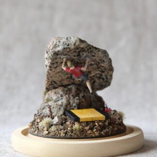 Diorama d'escalade en référence à Targasonne, réalisé sur un véritable rocher