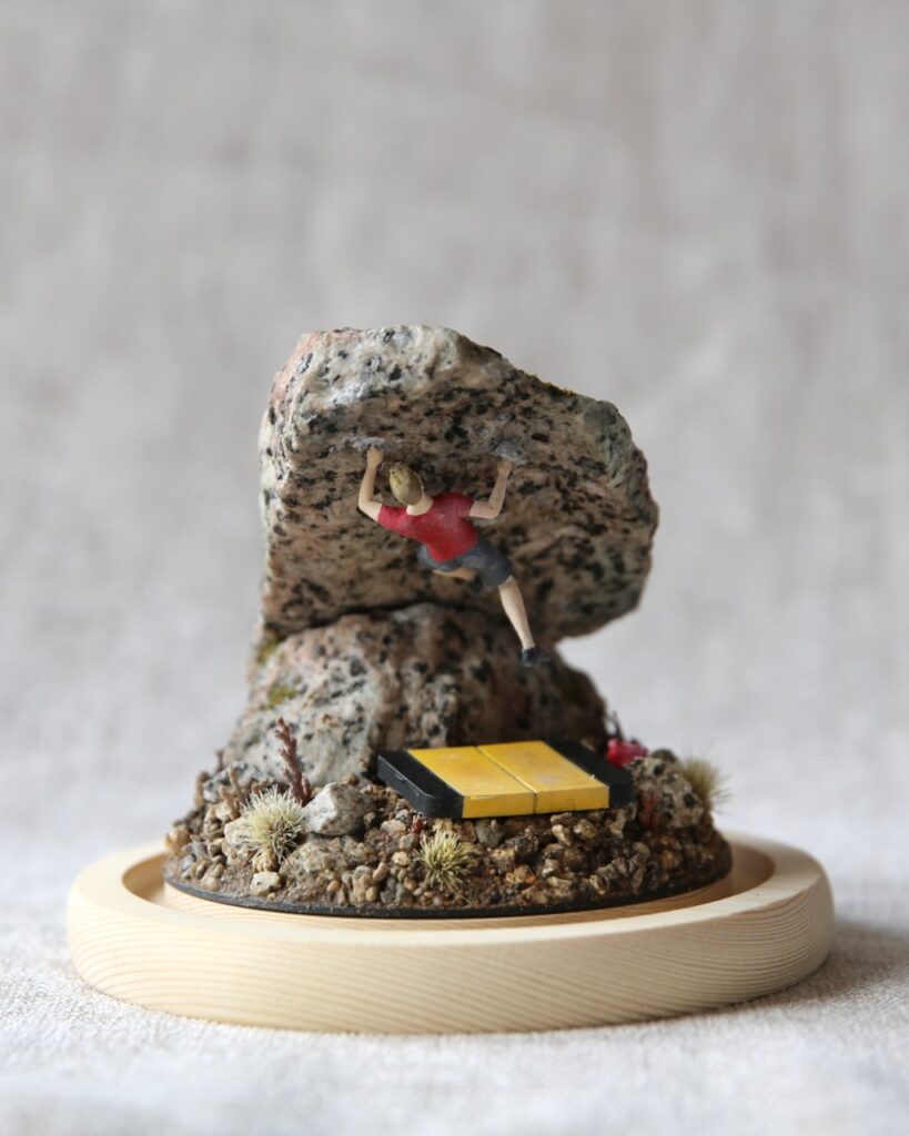 Diorama d'escalade en référence à Targasonne, réalisé sur un véritable rocher